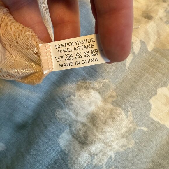 Abercrombie & Fitch Nude Lace Bralette - NWOT - Picture 5 of 5